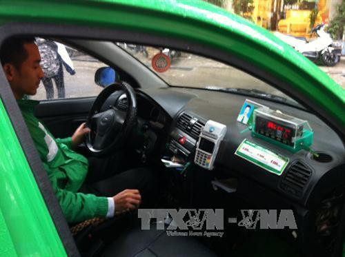 Các xe taxi Hà Nội sẽ phải sử dụng phần mềm điều hành chung. Ảnh minh họa: TTXVN