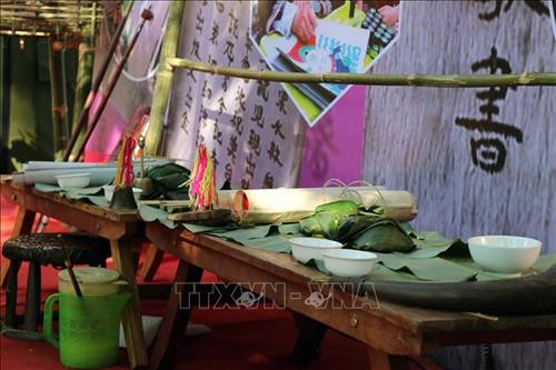 Phần chuẩn bị nghi Lễ Cấp sắc của người Dao tỉnh Sơn La. Ảnh: Diệp Anh – TTXVN