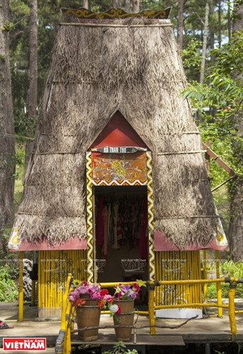 Đến hồ Than Thở nghe "đồi thông kể chuyện tình buồn" ảnh 5