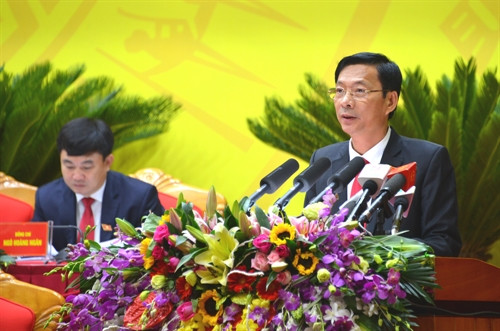 Đồng chí Nguyễn Văn Đọc- Bí thư Tỉnh ủy Quảng Ninh trình bày báo cáo chính trị tại Đại hội. Ảnh: Nhan Sáng-TTXVN Đồng chí Nguyễn Văn Đọc- Bí thư Tỉnh ủy Quảng Ninh trình bày báo cáo chính trị tại Đại hội. Ảnh: Nhan Sáng-TTXVN