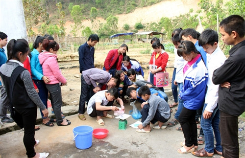 Giờ thực hành nghề Lâm sinh của học sinh Trung tâm Giáo dục thường xuyên huyện Giờ thực hành nghề Lâm sinh của học sinh Trung tâm Giáo dục thường xuyên huyện