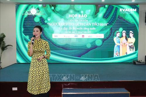 Bà Trần Bảo Linh, Trưởng ban tổ chức cuộc thi giới thiệu về cuộc thi. Ảnh: Ngọc Thiện- TTXVN Bà Trần Bảo Linh, Trưởng ban tổ chức cuộc thi giới thiệu về cuộc thi. Ảnh: Ngọc Thiện- TTXVN