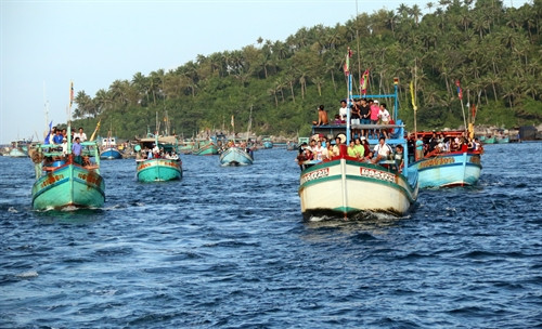 Lễ hội nhằm biểu dương sức mạnh đoàn kết của ngư dân trên biển trong khai thác đánh bắt thủy sản và bảo vệ chủ quyền biển, đảo của Tổ quốc Lễ hội nhằm biểu dương sức mạnh đoàn kết của ngư dân trên biển trong khai thác đánh bắt thủy sản và bảo vệ chủ quyền biển, đảo của Tổ quốc
