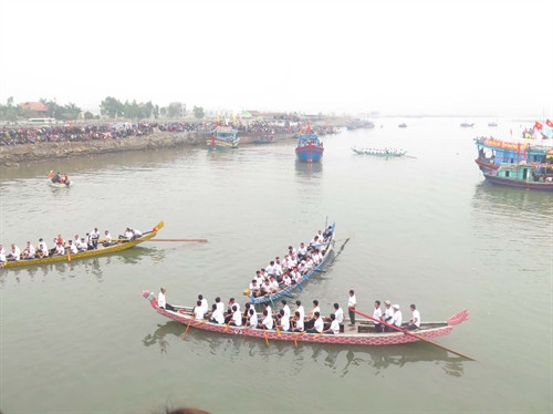 Đua thuyền trên sông Mai Giang, thị xã Hoàng Mai hàng năm được tổ chức trở thành nét đẹp văn hóa tinh thần mang đậm bản sắc vùng biển xứ Nghệ.