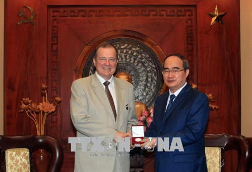 Bí thư Thành ủy Thành phố Hồ Chí Minh Nguyễn Thiện Nhân tiếp ông Katanandov Sergey Leonidovich. Ảnh: Xuân Khu-TTXVN