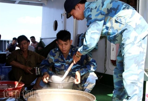 Cơm ngon, canh ngọt giữa biển Trường Sa ảnh 7