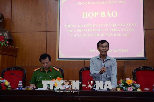 Ông Ngô Xuân Lộc, Chánh văn phòng Công an tỉnh phát biểu tại cuộc họp báo. Ảnh: Hưng Thịnh – TTXVN Ông Ngô Xuân Lộc, Chánh văn phòng Công an tỉnh phát biểu tại cuộc họp báo. Ảnh: Hưng Thịnh – TTXVN