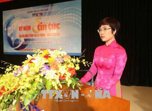 Tổng Biên tập báo Tin tức Ninh Hồng Nga phát biểu. Ảnh: Doãn Tấn - TTXVN Tổng Biên tập báo Tin tức Ninh Hồng Nga phát biểu. Ảnh: Doãn Tấn - TTXVN