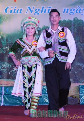 Trang phục truyền thống của dân tộc Mông