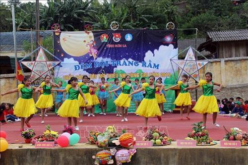 Chương trình Đêm hội trăng rằm với nhiều hoạt động sôi nổi, đa dạng sắc màu văn hóa. Ảnh: Diệp Anh - TTXVN Chương trình Đêm hội trăng rằm với nhiều hoạt động sôi nổi, đa dạng sắc màu văn hóa. Ảnh: Diệp Anh - TTXVN