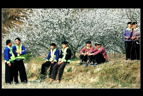 Trong hôn nhân, người phụ nữ dân tộc Nùng được bình quyền và tự định đoạt duyên phận của mình Trong hôn nhân, người phụ nữ dân tộc Nùng được bình quyền và tự định đoạt duyên phận của mình