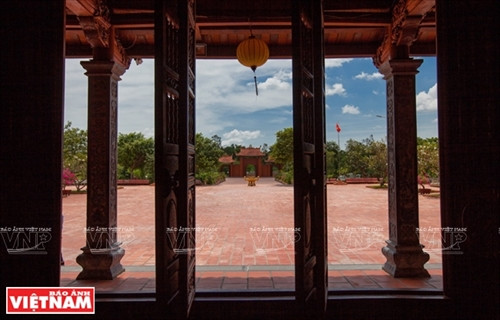 Khuôn viên Thiền viện nhìn ra từ Chánh điện.