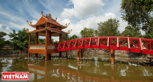 Lầu ngắm cảnh là nơi nghỉ ngơi cho du khách khi thăm quan Thiền viện.