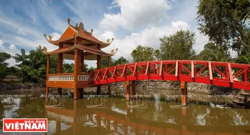 Lầu ngắm cảnh là nơi nghỉ ngơi cho du khách khi thăm quan Thiền viện.