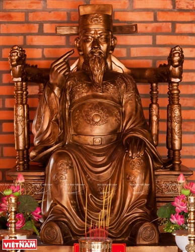 Tượng thờ Thái sư Trần Thủ Độ.