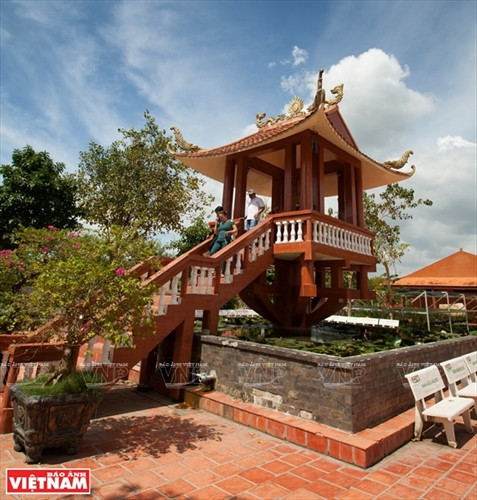 Mô phỏng lối kiến trúc chùa Một Cột trong Thiền viện.