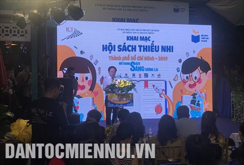 Ông Từ Lương - Phó Giám đốc Sở Thông tin và Truyền thông TP.HCM, Trưởng Ban tổ chức phát biểu tại Lễ khai mạc