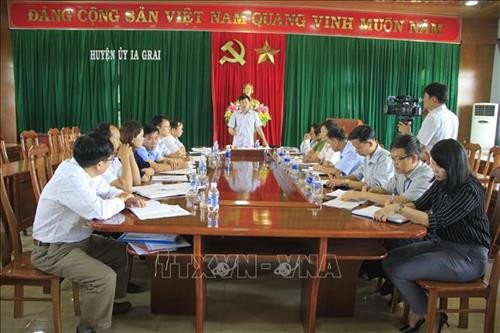 Cuộc họp chuyên môn có phóng viên tham gia tại huyện Ia Grai về việc giải quyết các bức xúc của giáo viên khi bị luân chuyển về vùng khó khăn. Ảnh: Hồng Điệp – TTXVN Cuộc họp chuyên môn có phóng viên tham gia tại huyện Ia Grai về việc giải quyết các bức xúc của giáo viên khi bị luân chuyển về vùng khó khăn. Ảnh: Hồng Điệp – TTXVN