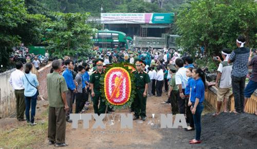 Đây là những việc làm thầm lặng mà cao cả của các cựu chiến binh thuộc Ban Liên lạc truyền thống Trung đoàn 429 (Sư đoàn 320) tại Thành phố Hồ Chí Minh thực hiện trong thời gian qua, với mong ước tri ân gia đình những đồng đội đã ngã xuống trong chiến tranh. Ảnh: TTXVN Đây là những việc làm thầm lặng mà cao cả của các cựu chiến binh thuộc Ban Liên lạc truyền thống Trung đoàn 429 (Sư đoàn 320) tại Thành phố Hồ Chí Minh thực hiện trong thời gian qua, với mong ước tri ân gia đình những đồng đội đã ngã xuống trong chiến tranh. Ảnh: TTXVN