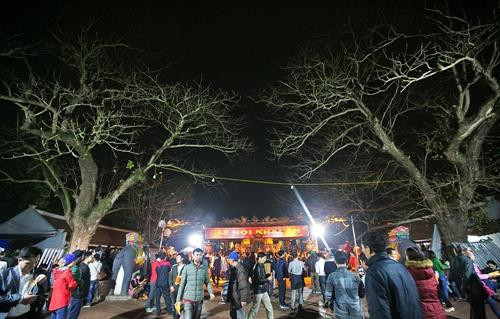 Quang cảnh lễ hội khai ấn Đền Trần. Ảnh: Trọng Đạt - TTXVN Quang cảnh lễ hội khai ấn Đền Trần. Ảnh: Trọng Đạt - TTXVN