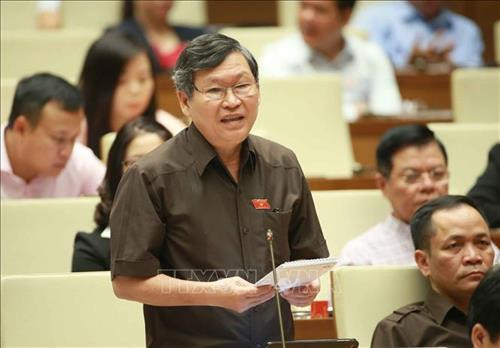 Đại biểu Quốc hội tỉnh Kon Tum Tô Văn Tám chất vấn Bộ trưởng Bộ NN-PTNN Nguyễn Xuân Cường. Ảnh: Doãn Tấn – TTXVN Đại biểu Quốc hội tỉnh Kon Tum Tô Văn Tám chất vấn Bộ trưởng Bộ NN-PTNN Nguyễn Xuân Cường. Ảnh: Doãn Tấn – TTXVN