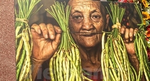 Chân dung người phụ nữ H'Mông ở Quản Bạ, Hà Giang qua ống kính của nhiếp ảnh gia Réhahn. (Ảnh: Mai Mai/Vietnam+)