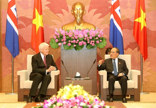 Chủ tịch Quốc hội Nguyễn Sinh Hùng tiếp Tổng thống Cộng hòa Iceland, Ngài Ólafur Ragnar Grímsson đang có chuyến thăm cấp Nhà nước tới Việt Nam. Ảnh: Nhan Sáng-TTXVN Chủ tịch Quốc hội Nguyễn Sinh Hùng tiếp Tổng thống Cộng hòa Iceland, Ngài Ólafur Ragnar Grímsson đang có chuyến thăm cấp Nhà nước tới Việt Nam. Ảnh: Nhan Sáng-TTXVN