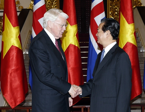 Thủ tướng Nguyễn Tấn Dũng hội kiến với Tổng thống Cộng hòa Iceland Ólafur Ragnar Grímsson thăm cấp Nhà nước Việt Nam. Ảnh: Đức Tám – TTXVN Thủ tướng Nguyễn Tấn Dũng hội kiến với Tổng thống Cộng hòa Iceland Ólafur Ragnar Grímsson thăm cấp Nhà nước Việt Nam. Ảnh: Đức Tám – TTXVN