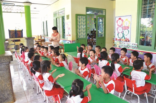 Tháng 6/2016, Đắk Nông trở thành tỉnh thứ 2 của khu vực Tây Nguyên được công nhận đạt chuẩn phổ cập giáo dục mầm non. Trong ảnh: Lớp học mầm non tại Trường mẫu giáo xã Quảng Trực, huyện Tuy Đức
