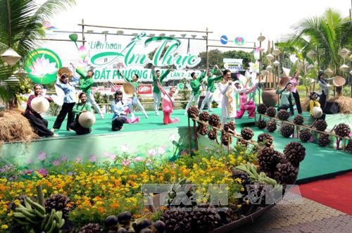 Một tiết mục văn nghệ chào mừng tại lễ khai mạc. Ảnh: An Hiếu - TTXVN