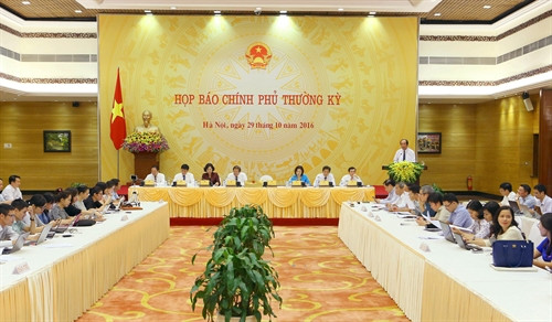 Quang cảnh buổi họp báo thường kỳ Chính phủ tháng 10/2016. Ảnh: Doãn Tấn- TTXVN Quang cảnh buổi họp báo thường kỳ Chính phủ tháng 10/2016. Ảnh: Doãn Tấn- TTXVN