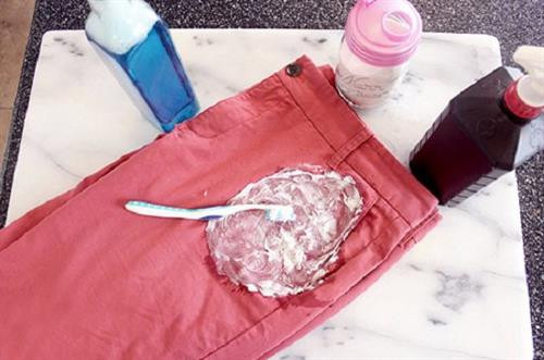 Cách chữa quần áo bị lem màu nhanh gọn và đơn giản ảnh 1