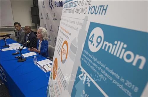 Các thành viên Cơ quan Y tế cộng đồng Los Angeles họp báo về những tác hại của việc sử dụng thuốc lá điện tử trong giới trẻ ở Los Angeles, Mỹ, ngày 6/9. Ảnh: AFP/TTXVN Các thành viên Cơ quan Y tế cộng đồng Los Angeles họp báo về những tác hại của việc sử dụng thuốc lá điện tử trong giới trẻ ở Los Angeles, Mỹ, ngày 6/9. Ảnh: AFP/TTXVN