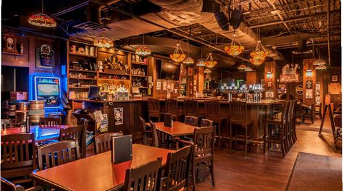 Bảo tàng Sherlock Holmes: Trong tiểu thuyết của nhà văn Conan Doyle, thám tử Sherlock Holmes sống ở số nhà 221B phố Baker (Westminster, London) cùng người bạn thân là bác sĩ Watson. Giống như nhân vật thám tử tài ba, đây là địa chỉ hư cấu. Tuy nhiên, một bảo tàng dành cho nhân vật Sherlock Holmes đã được dựng lên trên con phố này, nằm giữa số nhà 241 và 237. Bảo tàng được bày biện, trang trí các đồ vật sinh hoạt hàng ngày quen thuộc của Holmes và Watson. Ảnh: Hotelsbrit. Quán rượu Sherlock Holmes ở đường Northumberland là nơi hoàn hảo để người hâm mộ có thể dùng bữa. Tòa nhà được thiết kế theo phong cách quán rượu thời Victoria, bài trí những vật lưu niệm liên quan đến Sherlock Holmes và vật chứng quan trọng trong một số vụ phá án nổi tiếng nhất. Du khách sẽ được phục vụ bữa tối chủ nhật bên cạnh bản sao văn phòng làm việc của Holmes. Ảnh: Thesherlockspubs. Bệnh viện St Bartholomew: nơi mà Sherlock Holmes và tiến sĩ Watson gặp nhau lần đầu tiên và là nơi diễn ra những cảnh kịch tính ở phần hai của loạt phim về Holmes phát sóng trên kênh BBC. Ảnh: Sinclair Johnston. Vườn quốc gia Dartmoor: Năm 1901, nhà văn Conan Doyle đến thăm vườn quốc gia Dartmoor ở Devon. Mỗi ngày, ông đi khoảng 25 km để tìm nguồn cảm hứng. Sau đó, cuốn tiểu thuyết nổi tiếng trong loạt truyện Sherlock Holmes - Con chó săn của dòng họ Baskerville- đã ra đời. Khu rừng âm u, ảm đạm, ngôi nhà cô đơn trên đồi nhỏ trong khu vườn quốc gia Dartmoor cũng được chọn làm bối cảnh cho nhiều bộ phim về Holmes sau này. Ảnh: Visitdartmoor. Khách sạn Baskerville Hall: Khách sạn Baskerville Hall ở Mid Wales hiện nay được cho là nguyên mẫu của lâu đài Baskerville trong cuốn “Con chó săn của dòng họ Baskerville”. Ngôi nhà được ngài Thomas Mynors Baskerville xây dựng năm 1839 dành cho người vợ thứ hai là Elizabeth. Nhà văn Conan Doyle thường đến đây và tìm hiểu về một truyền thuyết địa phương liên quan đến chó săn. Tuy nhiên, theo yêu cầu của bạn mình, Doyle đã ghi tên lâu đài nằm ở Devon để “tránh xa khách du lịch”. Ảnh: Dirt Mountain Bike Magazine. Edinburgh, Scotland: Edinburgh là nơi nhà văn Conan Doyle ra đời năm 1859. Ông đã sống và làm việc ở đây nhiều năm trước khi chuyển đến London. Tại Edinburgh, du khách có thể đến thăm bức tượng Sherlock Holmes bằng đồng bên ngôi nhà thời thơ ấu của tác giả. Trong ảnh là cảnh đẹp của Scotland. Ảnh: VisitScotland. Lâu đài Cardiff, xứ Wales: Lâu đài Cardiff là nơi quay cảnh đối đầu với nhân vật Moriarty. Du khách đến đây có thể tham gia các tour tham quan lâu đài và nhiều cảnh đẹp khác ở Wales. Ảnh: British Medical Ultrasound Society. Thành phố Bristol: Thành phố Bristol ở tây Nam nước Anh cũng là một địa điểm được chọn làm bối cảnh của bộ phim về Holmes phát trên kênh BBC. Các tập phim được quay ở đây là The Empty Hearse, cảnh lễ cưới của bác sĩ Watson và Mary và cảnh về cuộc gặp gỡ của Holmes với Moriarty. Ảnh: Visit Bristol. Bảo tàng Sherlock Holmes: Trong tiểu thuyết của nhà văn Conan Doyle, thám tử Sherlock Holmes sống ở số nhà 221B phố Baker (Westminster, London) cùng người bạn thân là bác sĩ Watson. Giống như nhân vật thám tử tài ba, đây là địa chỉ hư cấu. Tuy nhiên, một bảo tàng dành cho nhân vật Sherlock Holmes đã được dựng lên trên con phố này, nằm giữa số nhà 241 và 237. Bảo tàng được bày biện, trang trí các đồ vật sinh hoạt hàng ngày quen thuộc của Holmes và Watson. Ảnh: Hotelsbrit. Quán rượu Sherlock Holmes ở đường Northumberland là nơi hoàn hảo để người hâm mộ có thể dùng bữa. Tòa nhà được thiết kế theo phong cách quán rượu thời Victoria, bài trí những vật lưu niệm liên quan đến Sherlock Holmes và vật chứng quan trọng trong một số vụ phá án nổi tiếng nhất. Du khách sẽ được phục vụ bữa tối chủ nhật bên cạnh bản sao văn phòng làm việc của Holmes. Ảnh: Thesherlockspubs. Bệnh viện St Bartholomew: nơi mà Sherlock Holmes và tiến sĩ Watson gặp nhau lần đầu tiên và là nơi diễn ra những cảnh kịch tính ở phần hai của loạt phim về Holmes phát sóng trên kênh BBC. Ảnh: Sinclair Johnston. Vườn quốc gia Dartmoor: Năm 1901, nhà văn Conan Doyle đến thăm vườn quốc gia Dartmoor ở Devon. Mỗi ngày, ông đi khoảng 25 km để tìm nguồn cảm hứng. Sau đó, cuốn tiểu thuyết nổi tiếng trong loạt truyện Sherlock Holmes - Con chó săn của dòng họ Baskerville- đã ra đời. Khu rừng âm u, ảm đạm, ngôi nhà cô đơn trên đồi nhỏ trong khu vườn quốc gia Dartmoor cũng được chọn làm bối cảnh cho nhiều bộ phim về Holmes sau này. Ảnh: Visitdartmoor. Khách sạn Baskerville Hall: Khách sạn Baskerville Hall ở Mid Wales hiện nay được cho là nguyên mẫu của lâu đài Baskerville trong cuốn “Con chó săn của dòng họ Baskerville”. Ngôi nhà được ngài Thomas Mynors Baskerville xây dựng năm 1839 dành cho người vợ thứ hai là Elizabeth. Nhà văn Conan Doyle thường đến đây và tìm hiểu về một truyền thuyết địa phương liên quan đến chó săn. Tuy nhiên, theo yêu cầu của bạn mình, Doyle đã ghi tên lâu đài nằm ở Devon để “tránh xa khách du lịch”. Ảnh: Dirt Mountain Bike Magazine. Edinburgh, Scotland: Edinburgh là nơi nhà văn Conan Doyle ra đời năm 1859. Ông đã sống và làm việc ở đây nhiều năm trước khi chuyển đến London. Tại Edinburgh, du khách có thể đến thăm bức tượng Sherlock Holmes bằng đồng bên ngôi nhà thời thơ ấu của tác giả. Trong ảnh là cảnh đẹp của Scotland. Ảnh: VisitScotland. Lâu đài Cardiff, xứ Wales: Lâu đài Cardiff là nơi quay cảnh đối đầu với nhân vật Moriarty. Du khách đến đây có thể tham gia các tour tham quan lâu đài và nhiều cảnh đẹp khác ở Wales. Ảnh: British Medical Ultrasound Society. Thành phố Bristol: Thành phố Bristol ở tây Nam nước Anh cũng là một địa điểm được chọn làm bối cảnh của bộ phim về Holmes phát trên kênh BBC. Các tập phim được quay ở đây là The Empty Hearse, cảnh lễ cưới của bác sĩ Watson và Mary và cảnh về cuộc gặp gỡ của Holmes với Moriarty. Ảnh: Visit Bristol.