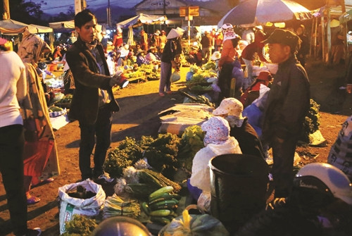 Chợ đêm A Lưới