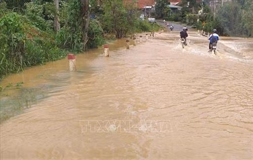 Mưa lớn kéo dài gây ngập nặng tại các huyện phía Nam của tỉnh Lâm Đồng. Ảnh: Nguyễn Dũng – TTXVN