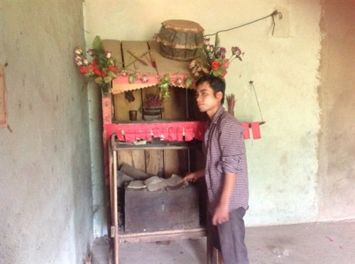 Bàn thờ của người Dao Tiền tại xã Hoa Thám (Nguyên Bình - Cao Bằng).