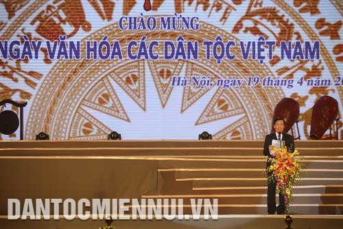 Bộ trưởng Bộ Văn hóa, Thể thao và Du lịch Nguyễn Ngọc Thiện phát biểu tại đêm hội. Ảnh: Nam Sương