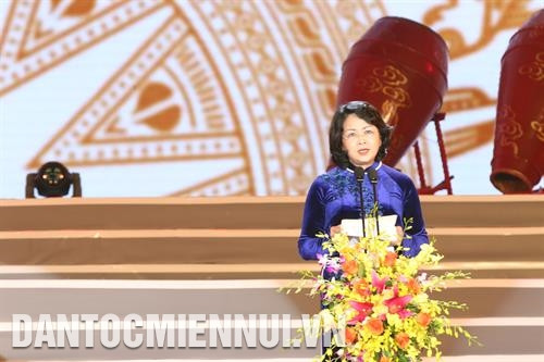 Đồng chí Đặng Thị Ngọc Thịnh, Ủy viên Trung ương Đảng, Phó Chủ tịch nước phát biểu tại đêm hội. Ảnh: Nam Sương