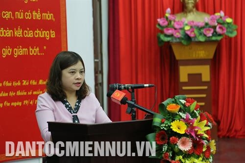 Bà Nguyễn Thị Hải Nhung, Vụ trưởng Vụ Văn hóa dân tộc (Bộ Văn hóa, Thể thao và Du lịch) trình bày báo cáo tổng kết. Ảnh: Nam Sương