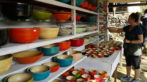 Đa dạng hóa các sản phẩm mỹ nghệ từ mây tre để giới thiệu và quảng bá tới khách du lịch tại bản Cát Cát, huyện Sa Pa Đa dạng hóa các sản phẩm mỹ nghệ từ mây tre để giới thiệu và quảng bá tới khách du lịch tại bản Cát Cát, huyện Sa Pa