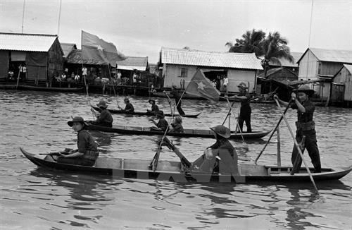 Đơn vị nữ pháo binh tiến vào giải phóng thị xã Cà Mau. Ảnh: TTXVN Đơn vị nữ pháo binh tiến vào giải phóng thị xã Cà Mau. Ảnh: TTXVN