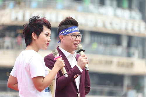 Niềm vui, nụ cười rạng rỡ trên khuôn mặt các nghệ sỹ. Ảnh: Quốc Đỉnh