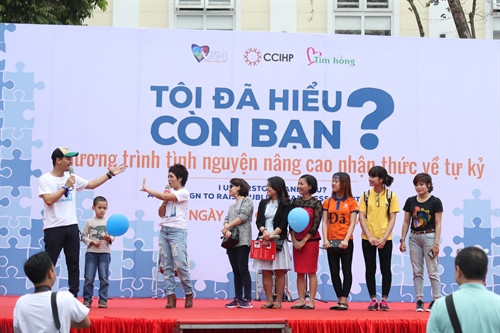 Các nghệ sỹ và khách mời cùng tham gia trò chơi . Ảnh: Quốc Đỉnh