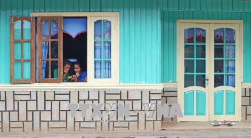 Khung cảnh yên bình trong một ngôi nhà giữa buôn làng. Ảnh: Nguyễn Dũng – TTXVN Khung cảnh yên bình trong một ngôi nhà giữa buôn làng. Ảnh: Nguyễn Dũng – TTXVN