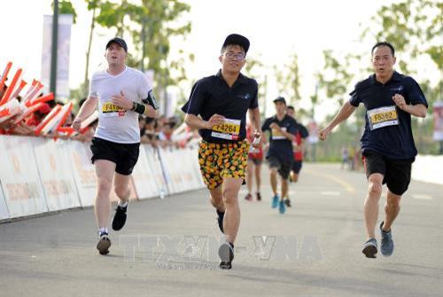 Các vận động viên đua nước rút về đích. Ảnh: An Hiếu – TTXVN