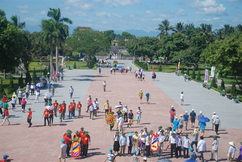 Trung bình mỗi ngày có từ 1.000- 1.5000 lượt khách đến thăm quan Khu di tích lịch sử đặc biệt Thành cổ Quảng Trị