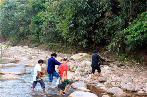 Thầy cúng làm lễ cúng thần lửa trong lễ Gạ Ma Thú của đồng bào dân tộc Hà Nhì. Ảnh: Phan Tuấn Anh – TTXVN Thầy cúng mang lễ ra con suối cạnh bản để cúng thần lửa trong lễ Gạ Ma Thú của đồng bào dân tộc Hà Nhì. Ảnh: Phan Tuấn Anh – TTXVN Thầy cúng làm lễ cúng thần rừng trong lễ Gạ Ma Thú của đồng bào dân tộc Hà Nhì. Ảnh: Phan Tuấn Anh – TTXVN Thầy cúng làm lễ cúng thần lửa trong lễ Gạ Ma Thú của đồng bào dân tộc Hà Nhì. Ảnh: Phan Tuấn Anh – TTXVN Thầy cúng mang lễ ra con suối cạnh bản để cúng thần lửa trong lễ Gạ Ma Thú của đồng bào dân tộc Hà Nhì. Ảnh: Phan Tuấn Anh – TTXVN Thầy cúng làm lễ cúng thần rừng trong lễ Gạ Ma Thú của đồng bào dân tộc Hà Nhì. Ảnh: Phan Tuấn Anh – TTXVN