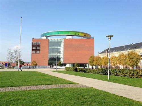 Bảo tàng nghệ thuật đương đại ARoS - Ảnh: wiki