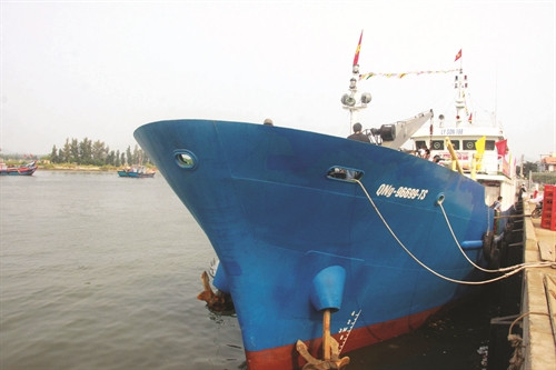 Tàu dịch vụ hậu cần nghề cá Lý Sơn 168 được đóng mới theo Nghị định 67 vừa cập cảng Sa Kỳ Tàu dịch vụ hậu cần nghề cá Lý Sơn 168 được đóng mới theo Nghị định 67 vừa cập cảng Sa Kỳ